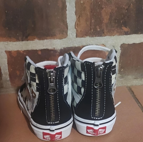 DISNEY LOVERS ALERT! VANS X Disney Sk8-hi Mickey Mouse edition - Picture 2 of 3